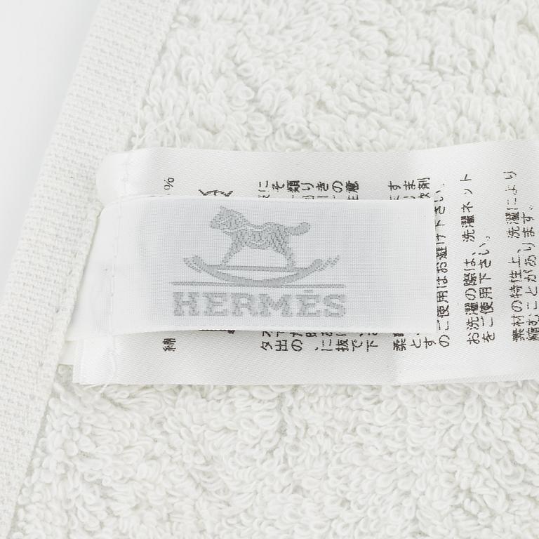 Hermès, two 'Avalon' cotton towels.