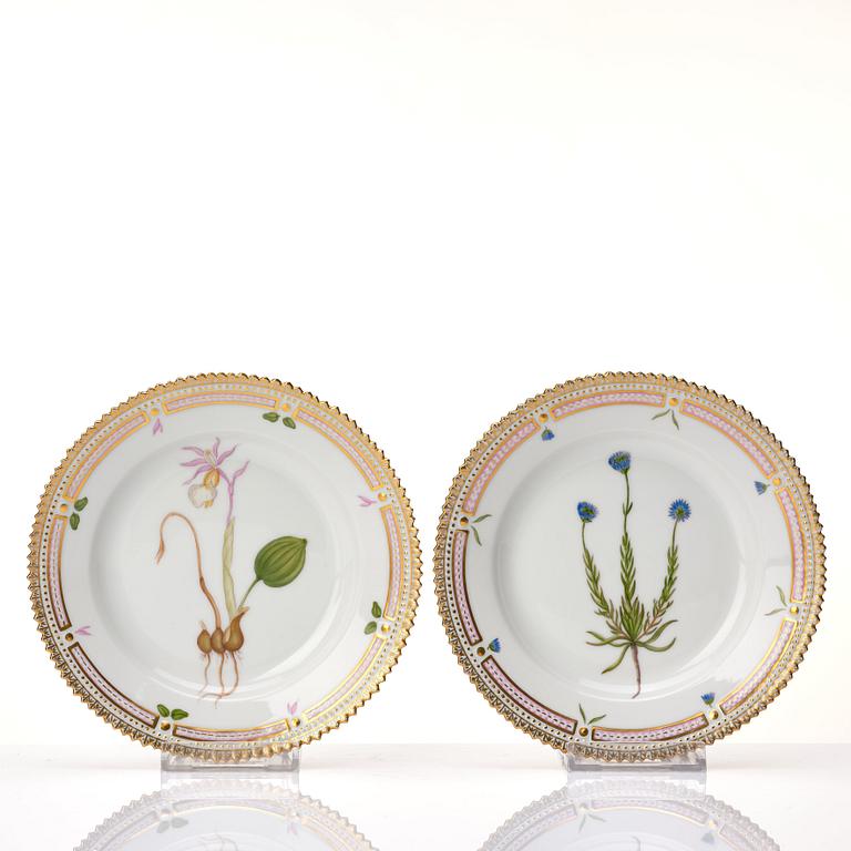 A set of 12 Royal Copenhagen 'Flora Danica' dishes, Denmark, 20th Century.