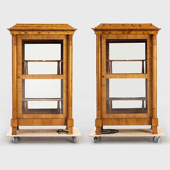 A pair of vitrine cabinets, around 1900.