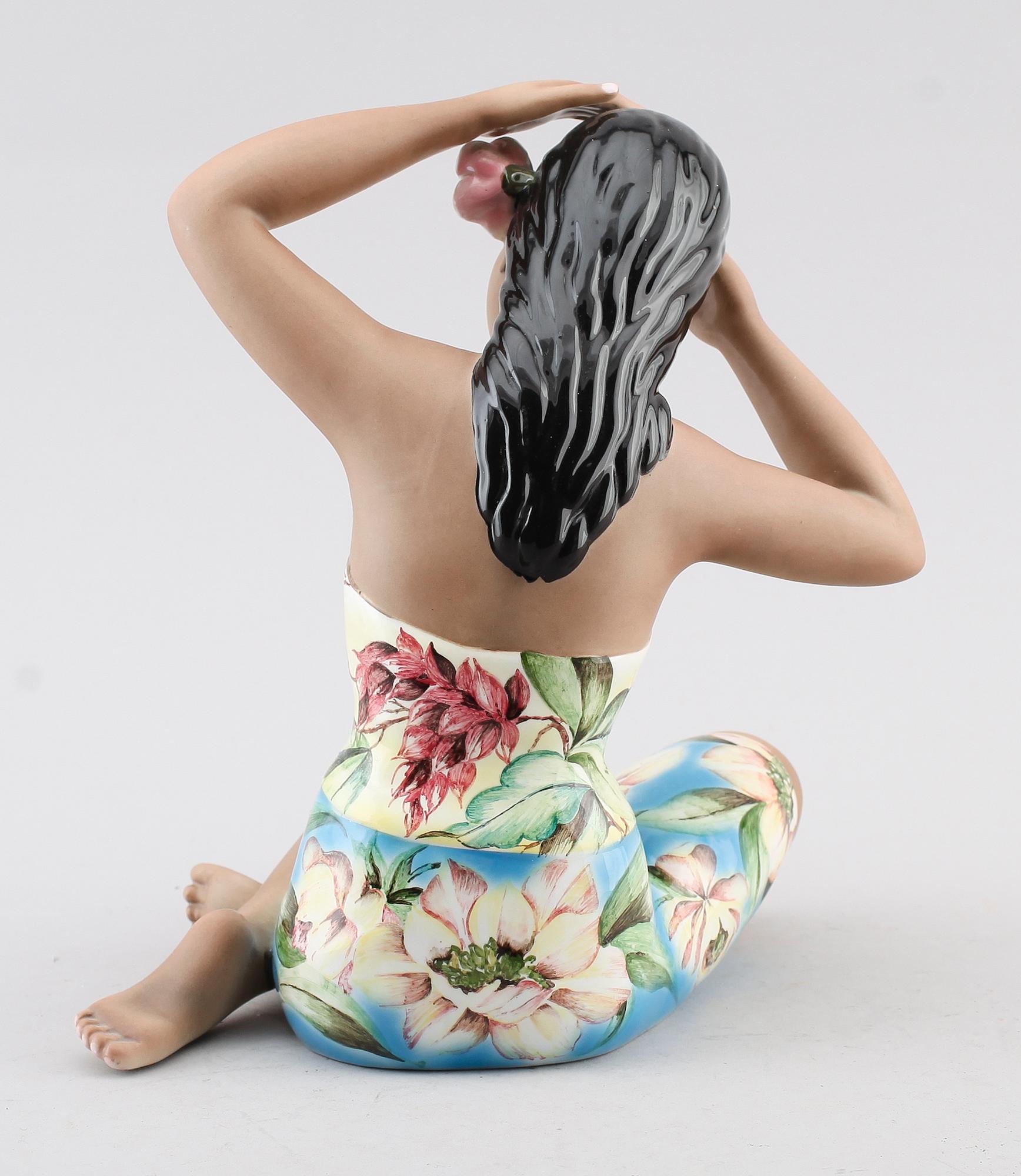 FIGUR, porslin, 1900-talets mitt.