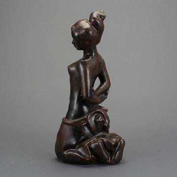 SKULPTUR, Johannes Hedegaard, Royal Copenhagen, Danmark. Numrerad 21088 samt nummer 2/3.