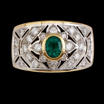 RING, 18 k guld, smaragd samt briljantslipade diamanter.