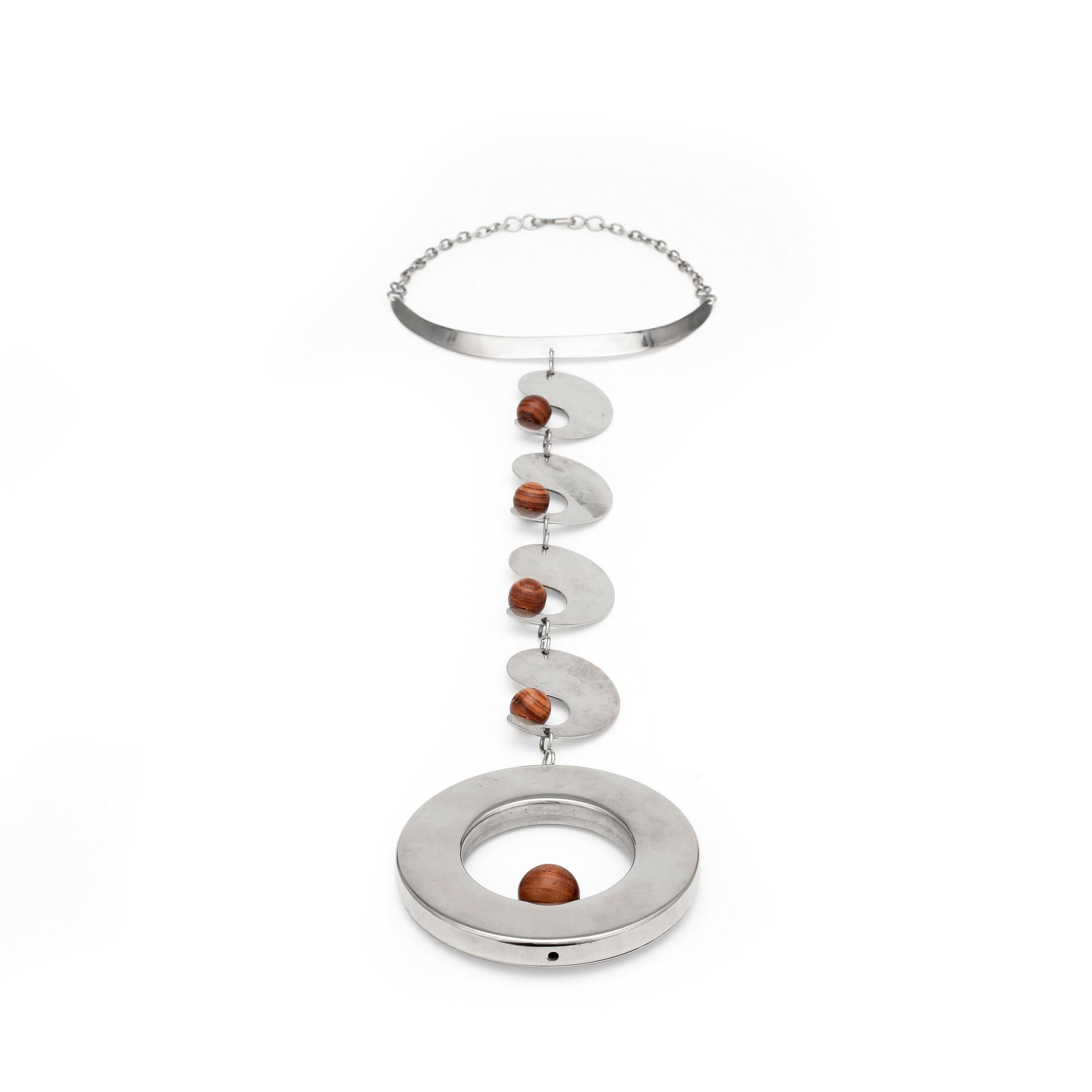 PIERRE CARDIN, collier.