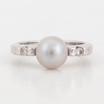 White gold, pearl and brilliant-cut diamond ring.