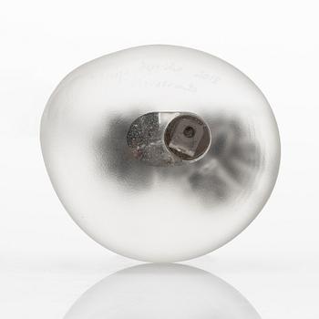 Marja Hepo-aho, glasskulptur, "Strange Beach", signerad Marja Hepo-aho 2018, Glass Studio Mafka&Alakoski Riihimäki.