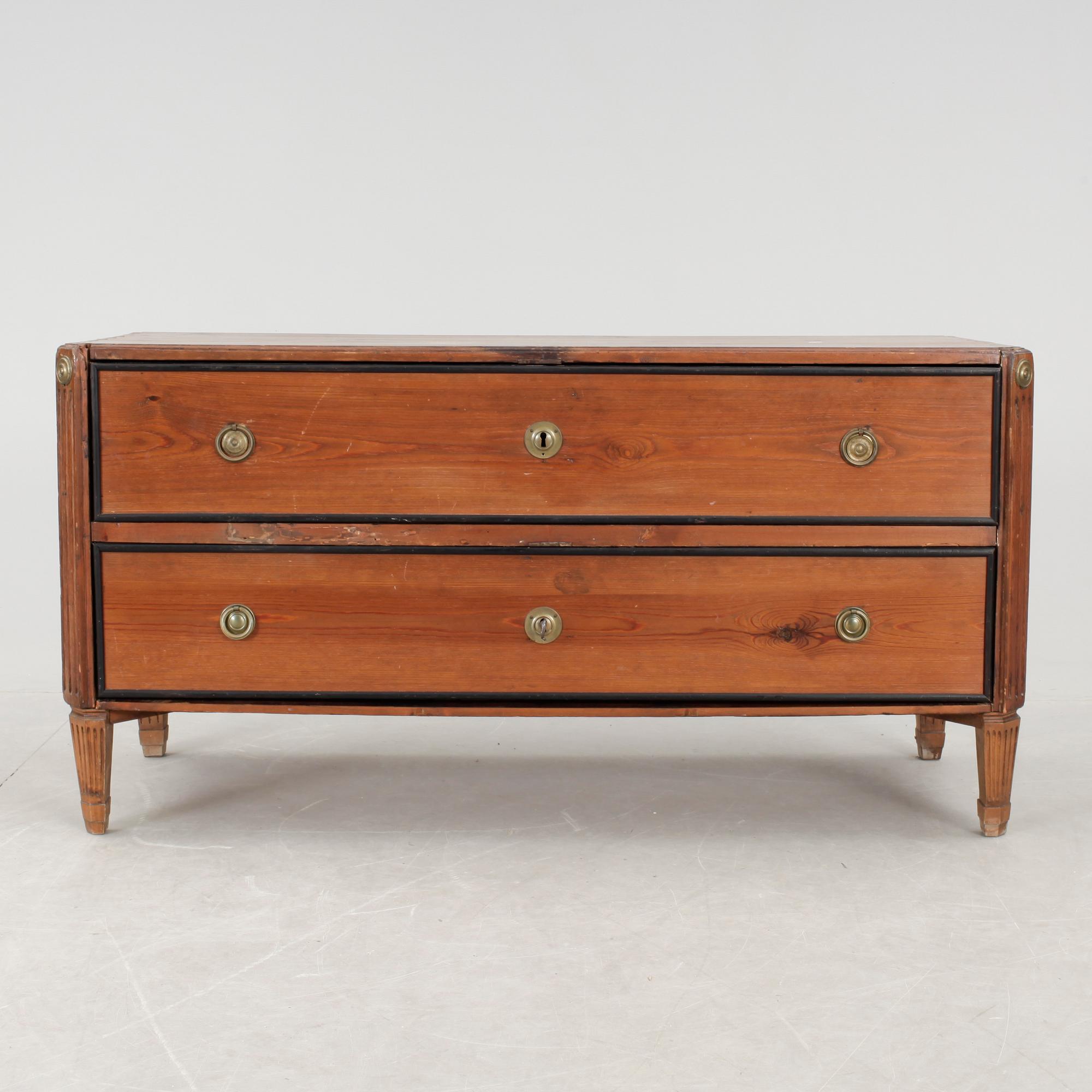 UNDERDEL till CHIFFONJÉ, sengustaviansk, 1700-tal.