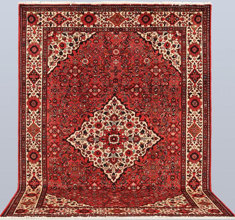 A Bakhtiari carpet, approx. 313 x 224 cm.