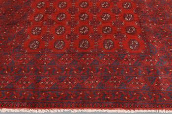 An Afghan carpet, ca 288 x 191 cm.