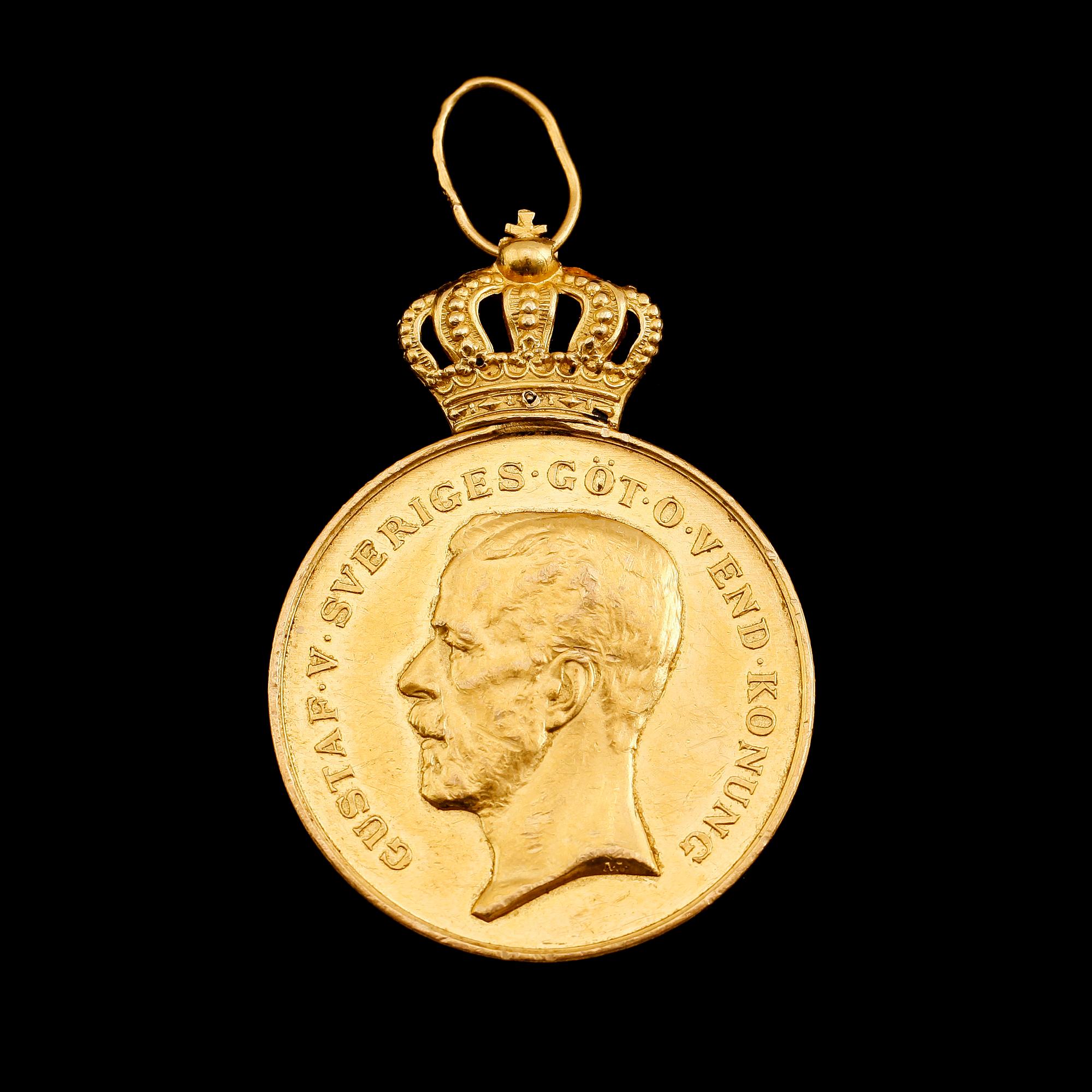 MEDALJ, 18 k guld, Pro Patria, Gustaf V, 1947. Vikt ca 30 gram.