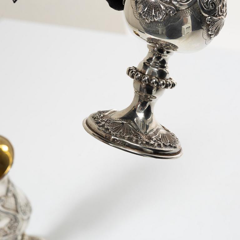 Champagnekalkar, ett par, sterlingsilver, rokokostil, 1900-tal.