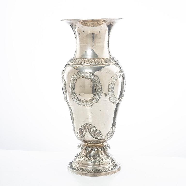 Lale Silverware & Co Ltd, a large sterling silver vase, Istanbul, Turkey 20th century.