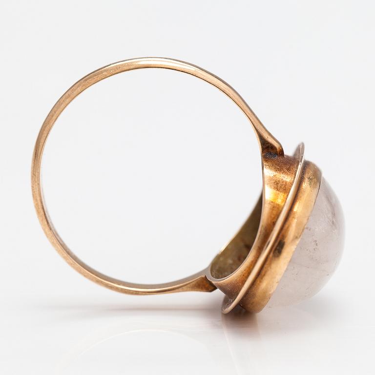 Ring, 14K guld och kvarts. Kalervo Mäki, Riihimäki 1956.