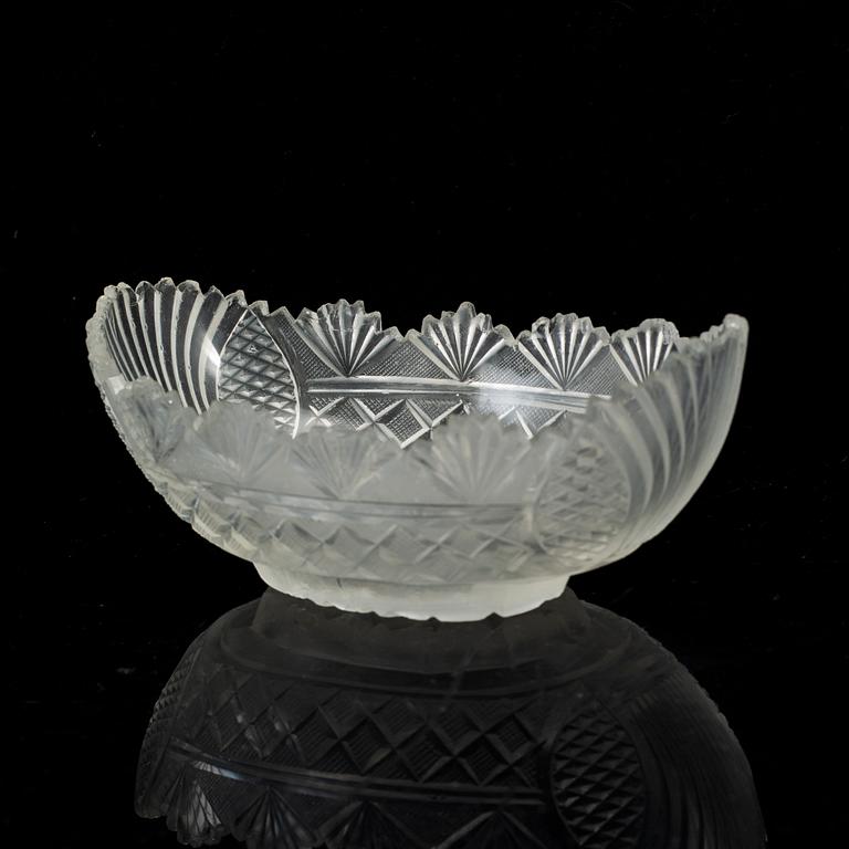 A set of three cut glass bowls, England, 19th Century.