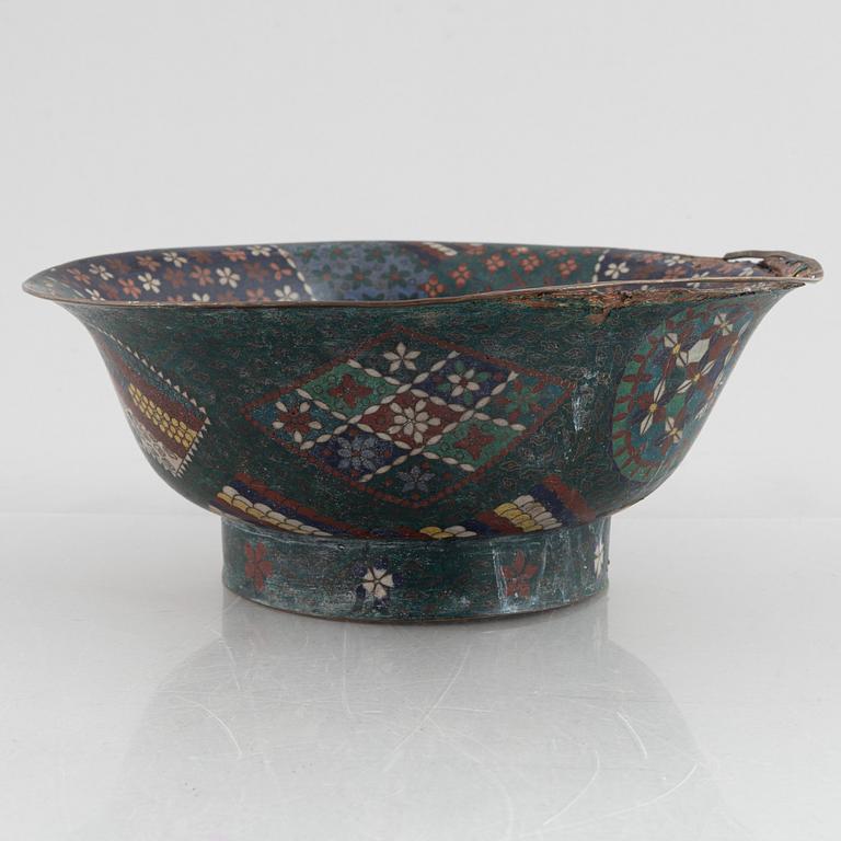 A Japanese closonne bowl, Edo.