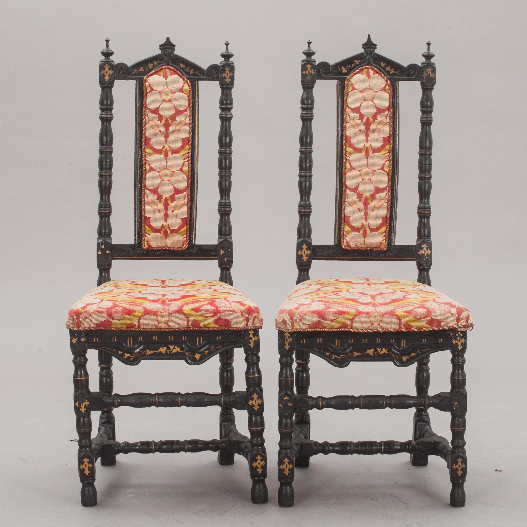 STOLAR, ett par, barockstil. 1800-tal.