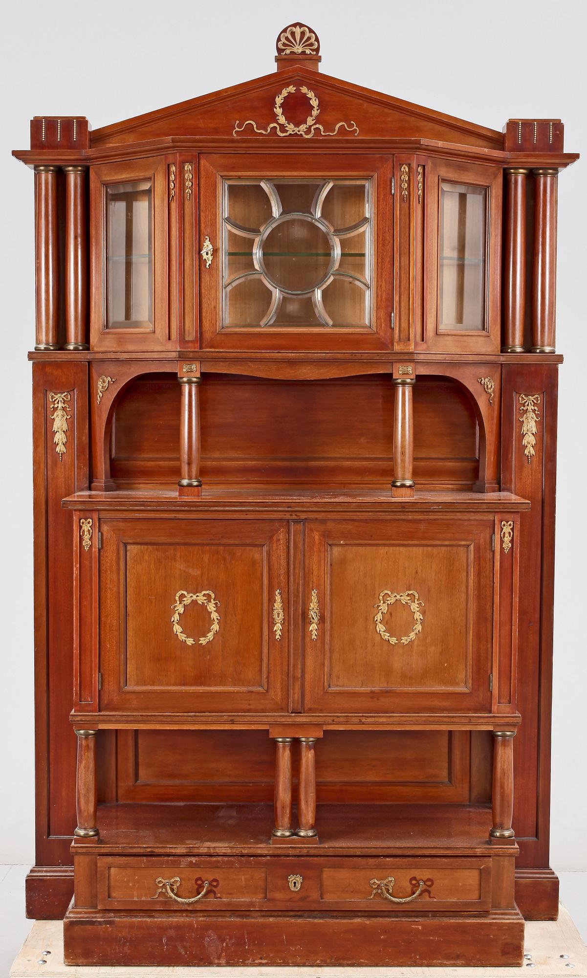 SKÅP, empirestil, 1900-talets början.