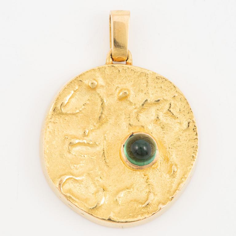 Hänge, 18K guld med cabochonslipad turmalin.