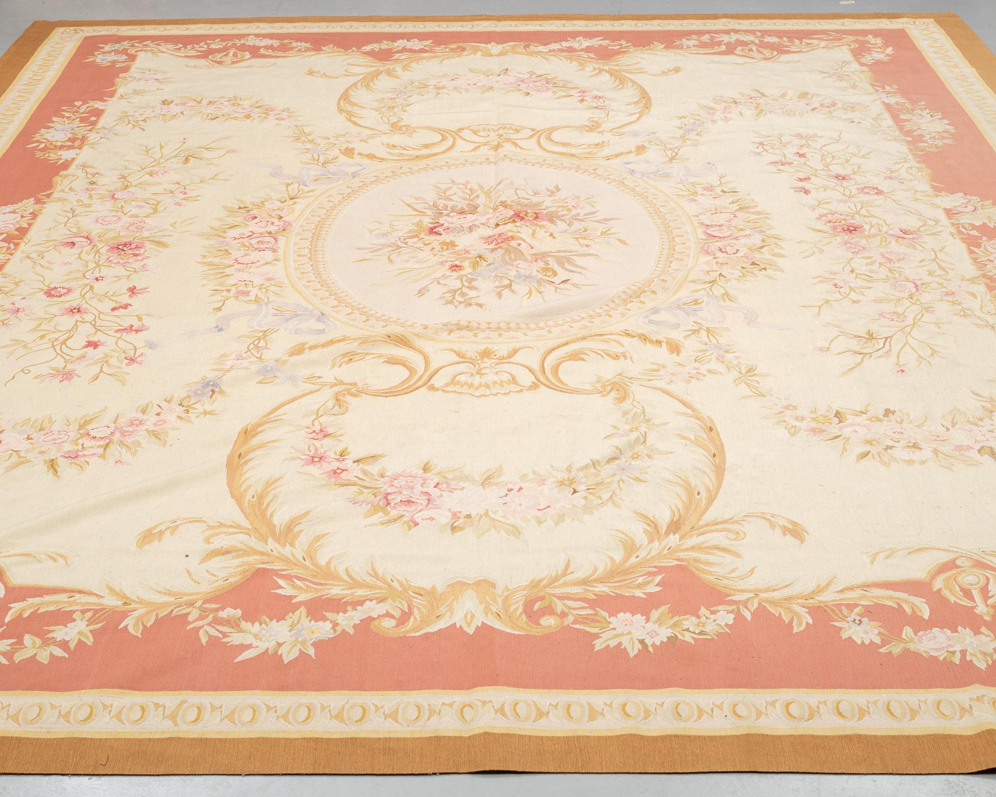 A CARPET, old, possibly Aubusson, tapestry weave, ca 490,5 x 332 cm.