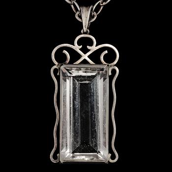 HÄNGE, silver med fasettslipad bergskristall, Stigbert för Heribert Engelbert, Stockholm, 1943. Vikt 27 g.