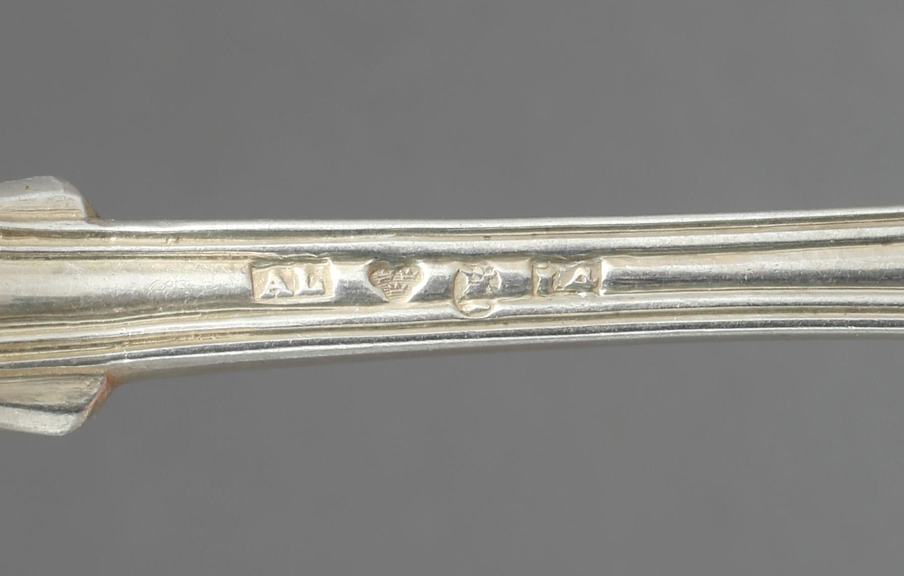 BORDSSKEDAR, silver, mestadels Hans Georg Tillström, Stockholm, 1800-tal. Total vikt ca 492 gram.