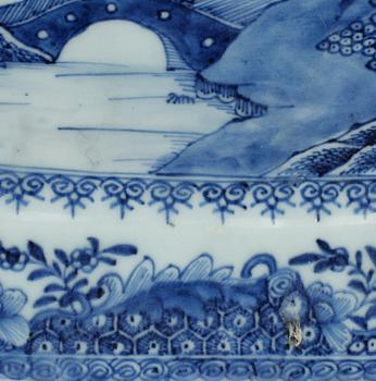 STEKFAT, porslin, Kina, Qianlong, 1736-1795.