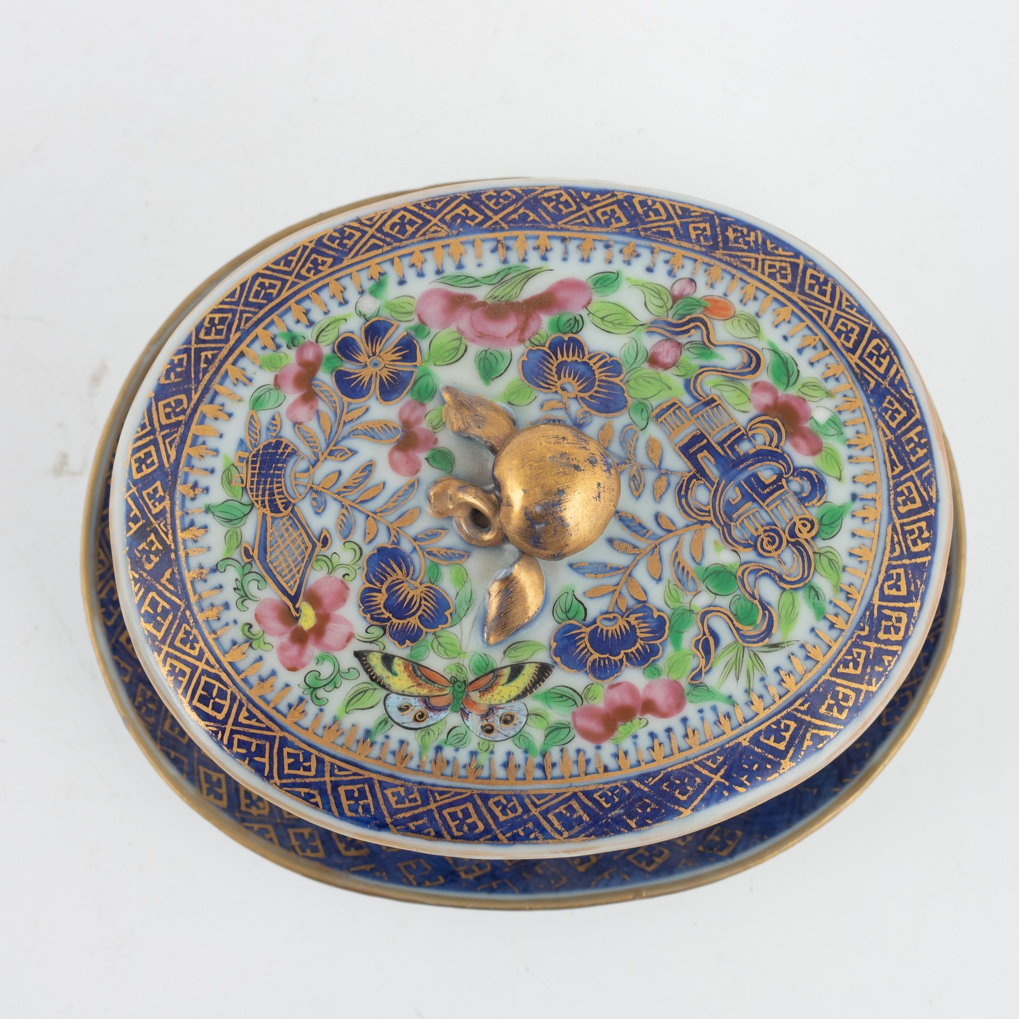 Smör terrin med lock och fat, porslin. Qingdynastin, 1700-tal.