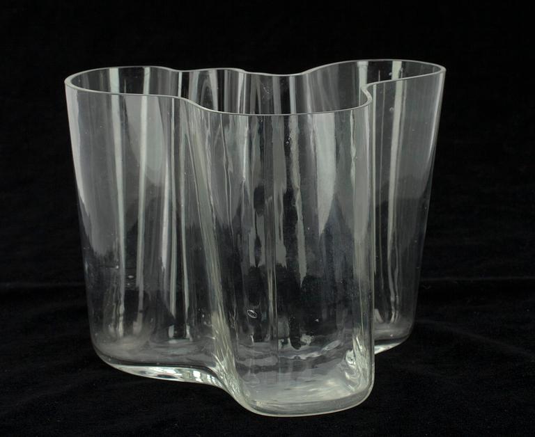 VAS, klart glas, sign. Alvar Aalto 3030.