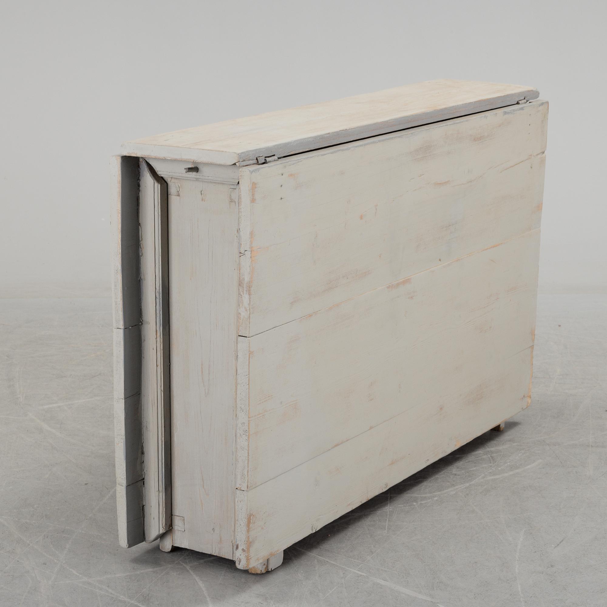 a gate-legged table from the 19th century.