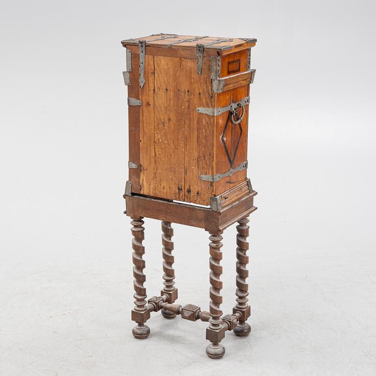 Kabinettskåp, barockstil, sent 1800-tal.