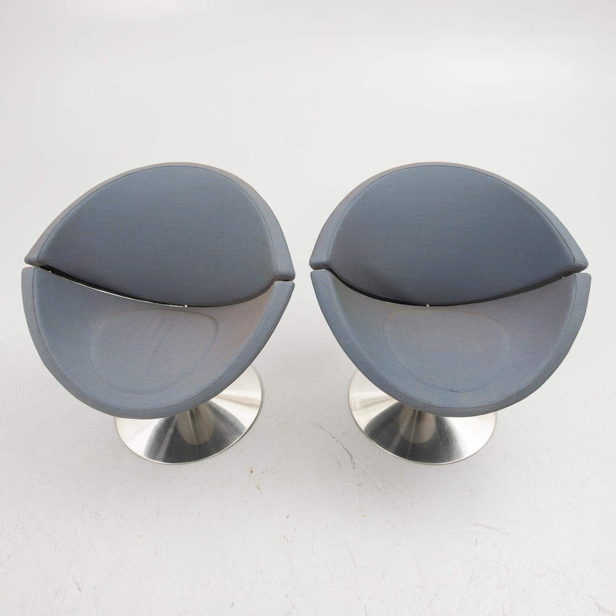 Peter Hjort Lorentzen & Johannes Foersom. Swivel armchairs, a pair, “Apollo EJ 96”, Erik Jørgensen, Denmark.