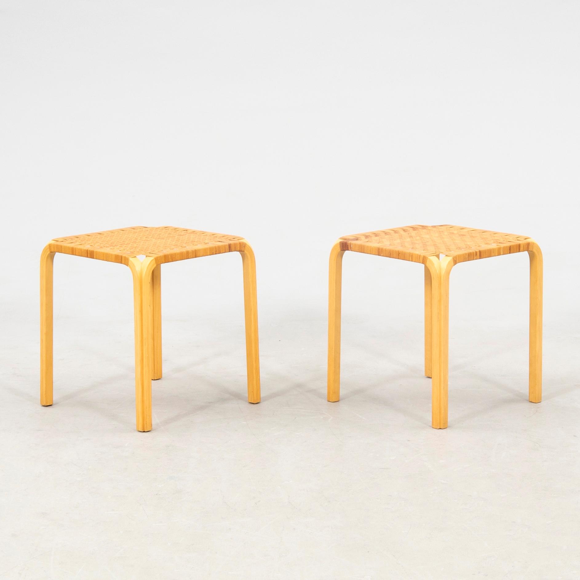 Alvar Aalto, pallar, ett par, Y61, Artek Finland 1900-talets andra hälft.