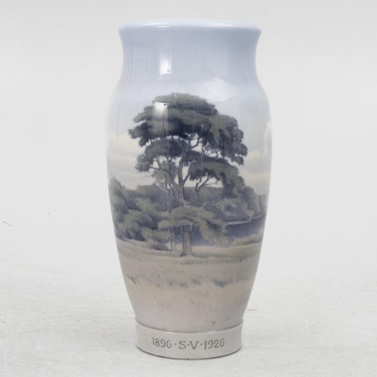 Royal Copenhagen, Praktvas, porslin, 1925.