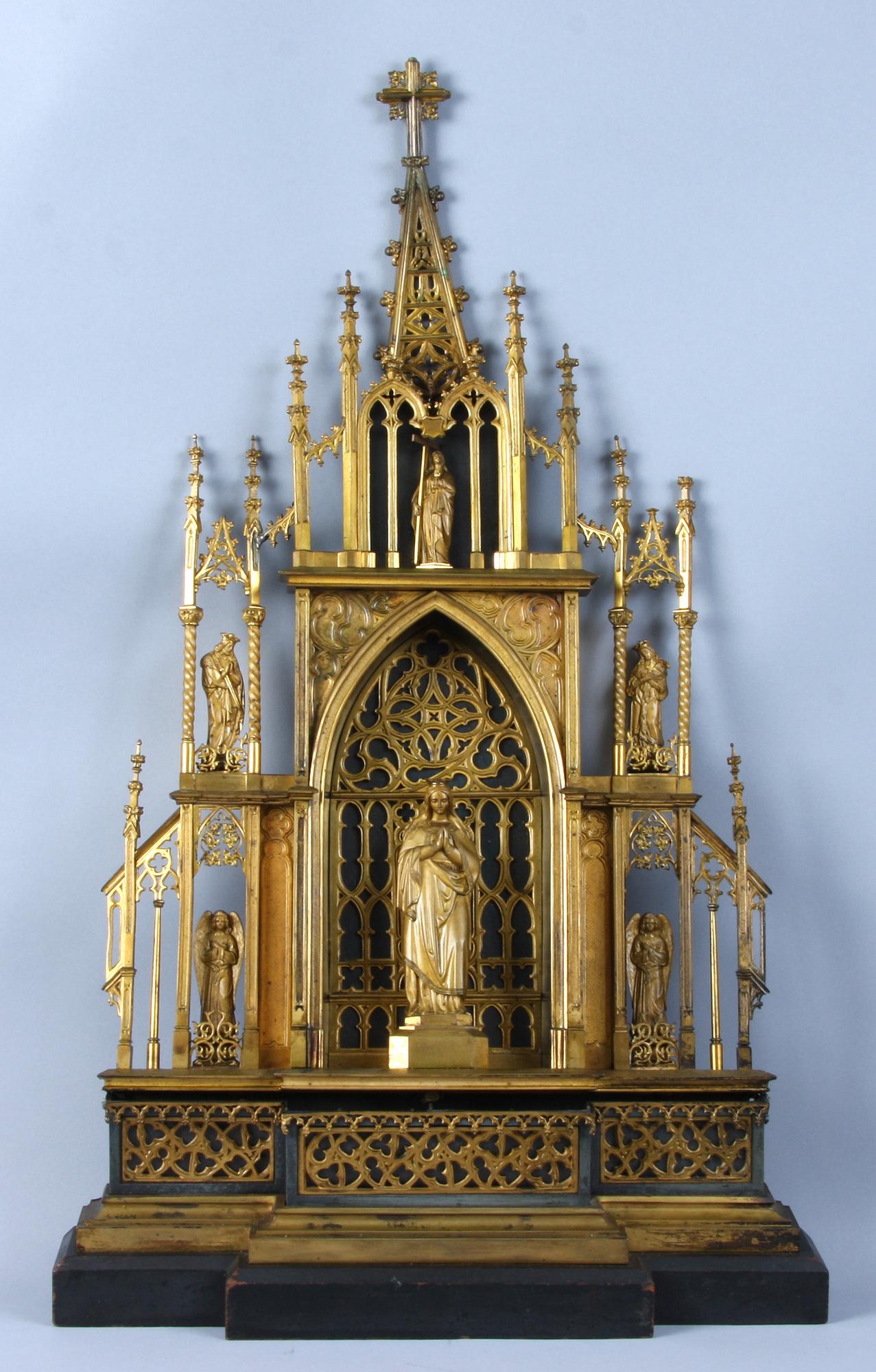 DEL AV ALTARE, mässing o trä, nygotik. 1800/1900-tal.