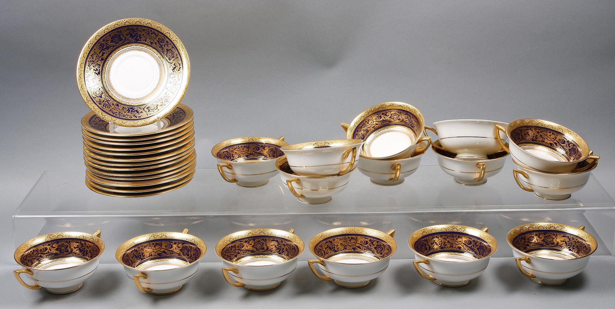 BULJONGKOPPAR MED FAT, 15 st, porslin, Mintons, England.