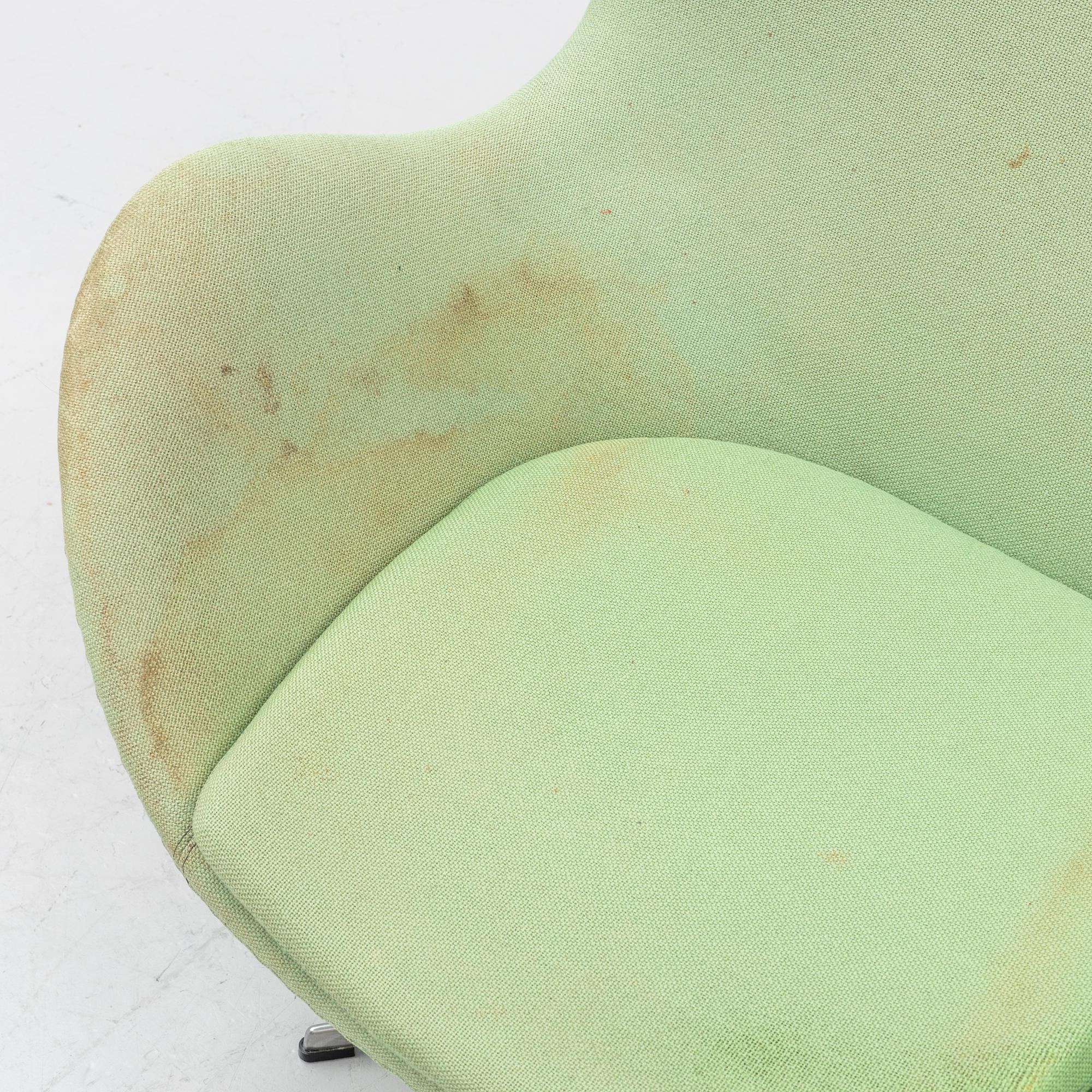 Arne Jacobsen, a swivel easy chair, 'The Egg', Fritz Hansen 1992.