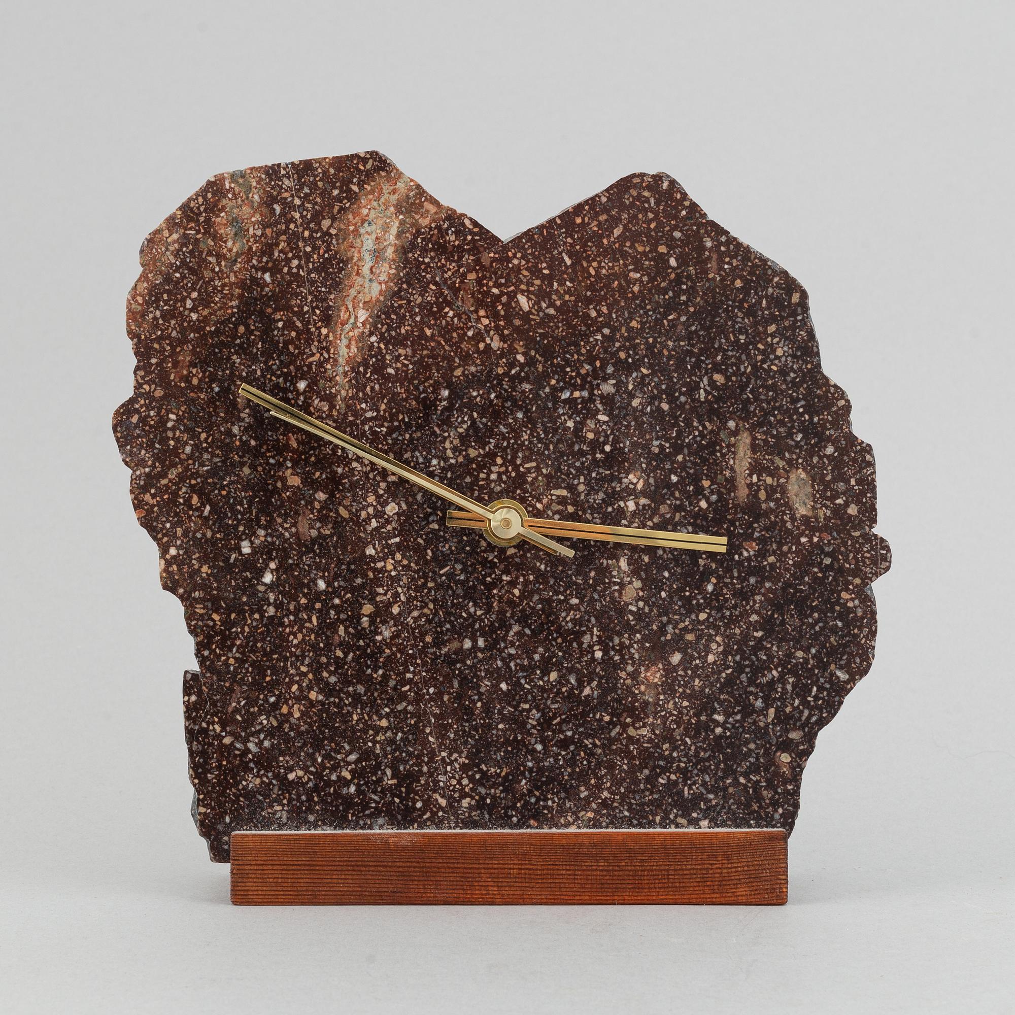 A porphyry mantle clock, salt cellar and cullflinks, 20th century.