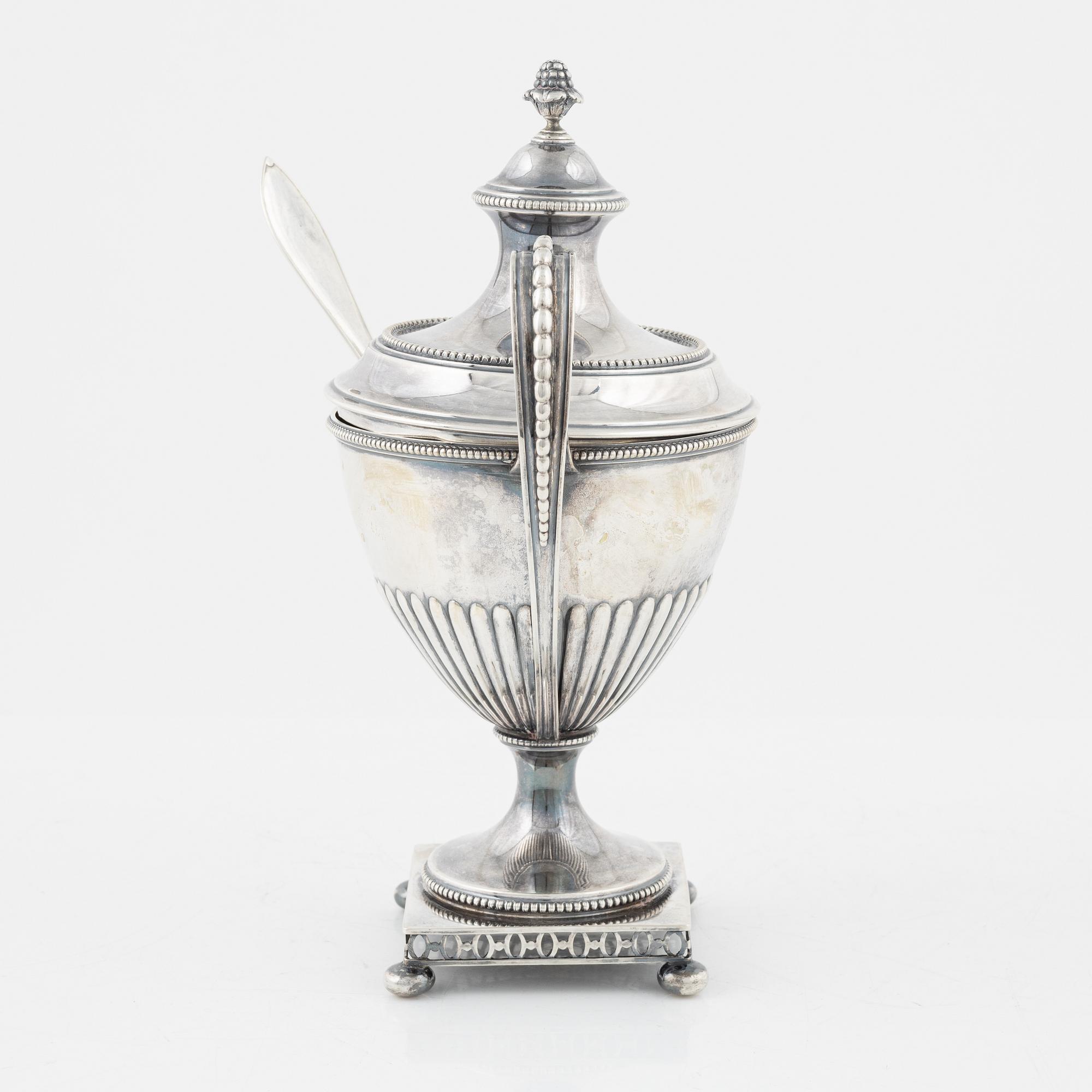 Sockerskål, silver, Gustaviansk stil, K. Andersson, Stockholm 1898.