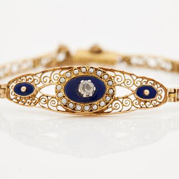 ARMBAND, med rosenslipad diamant, orientaliska pärlor samt blå emalj.