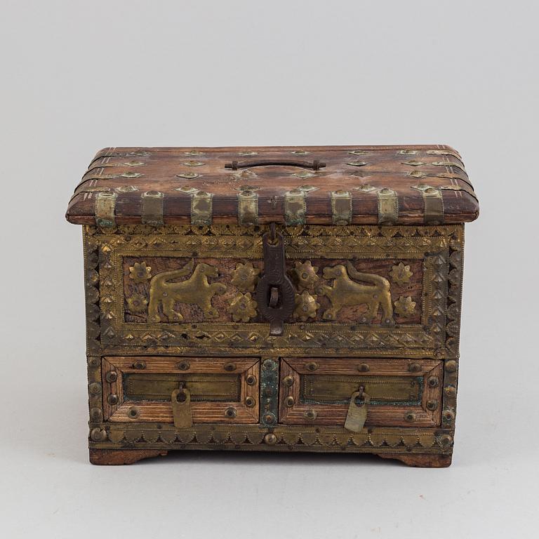 An Indian miniature chest with brass and iron, 19th/20th century.