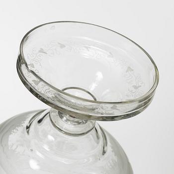 A lidded cup with four glasses, 20th century.