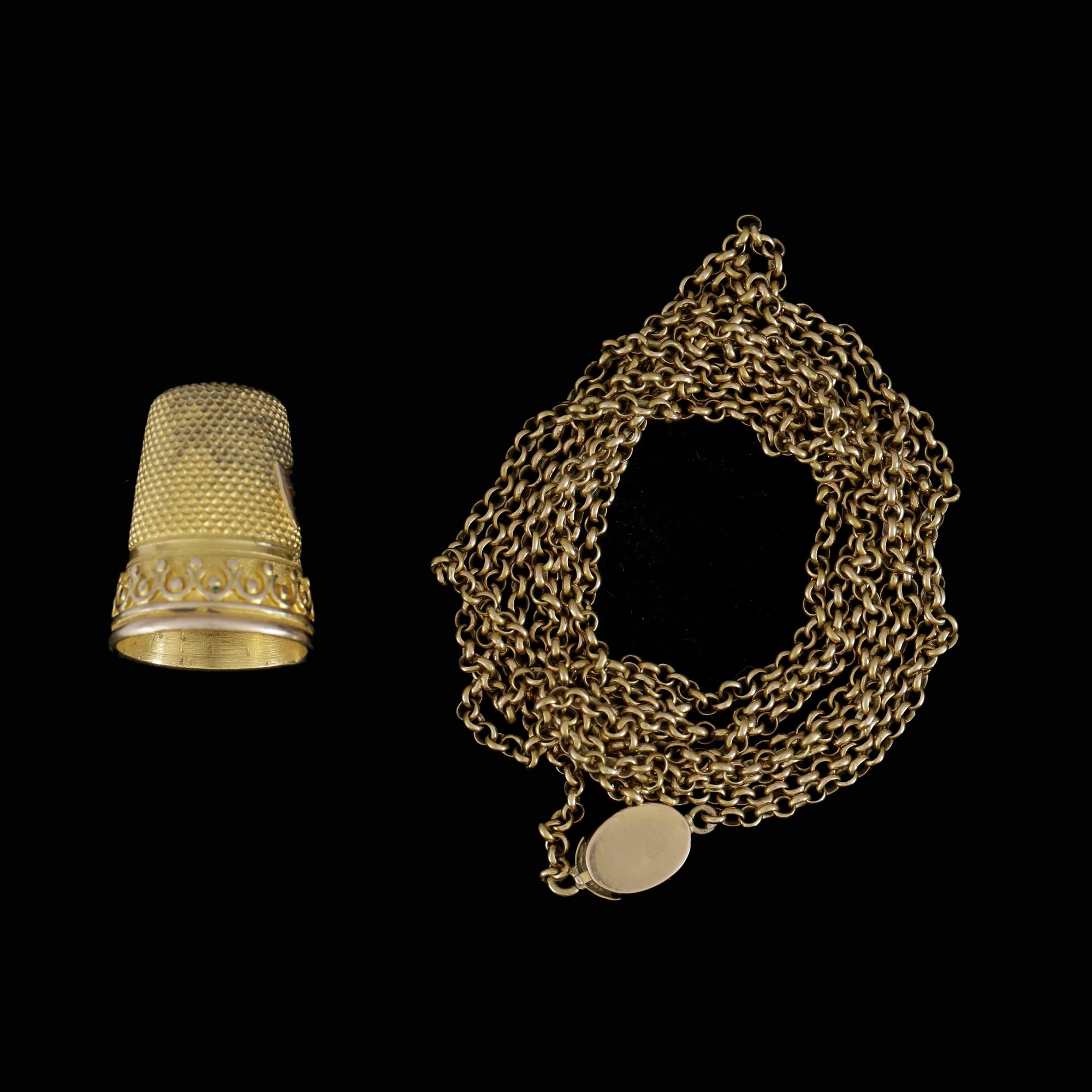 FINGEBORG OCH KEDJA, 14k och 18k guld. Vikt 15,3 gram.