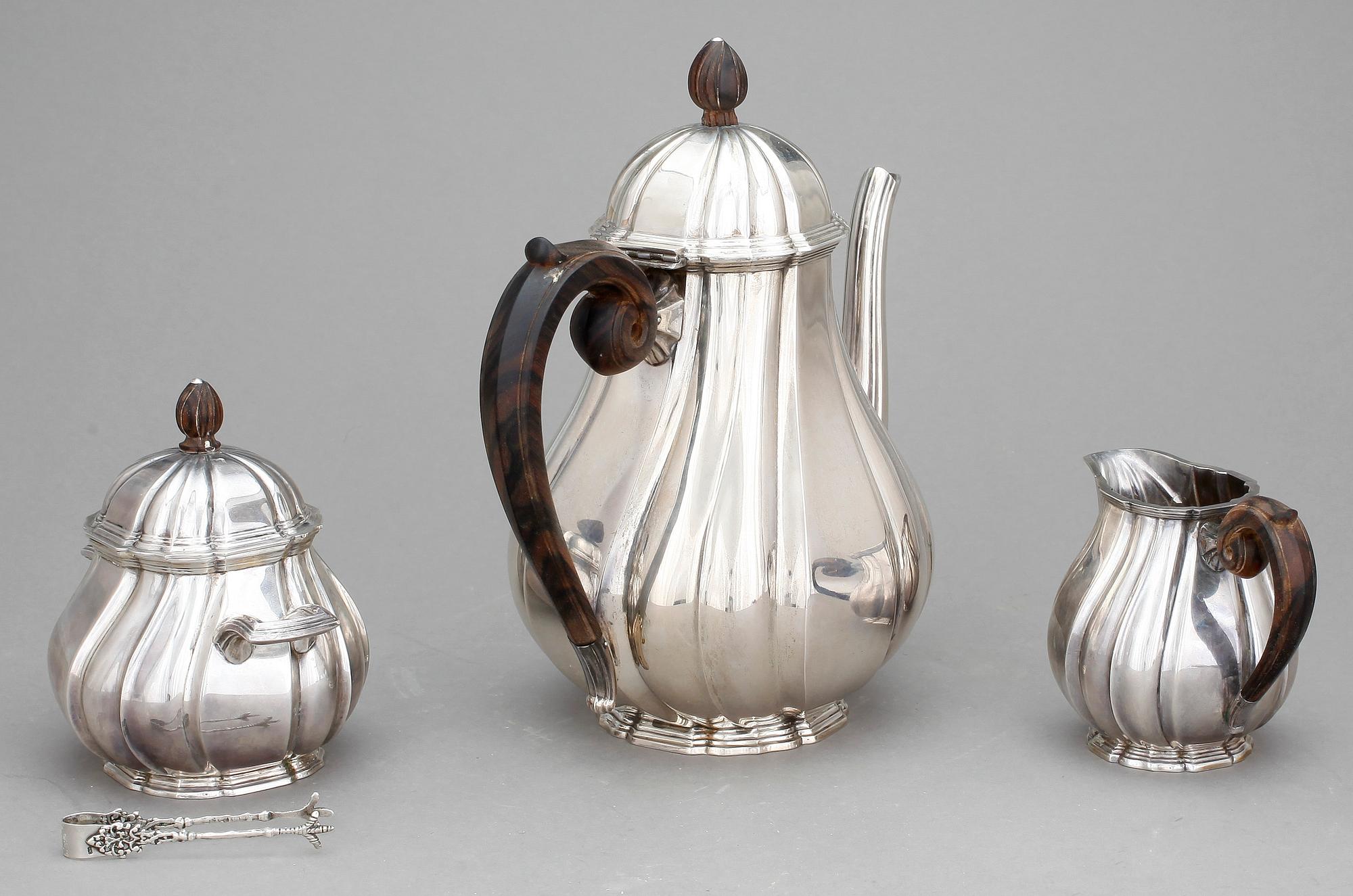 KAFFESERVIS, 3 delar, silver, svenska importstämplar, 1900-talets första hälft. Tot ca 1186 gram.