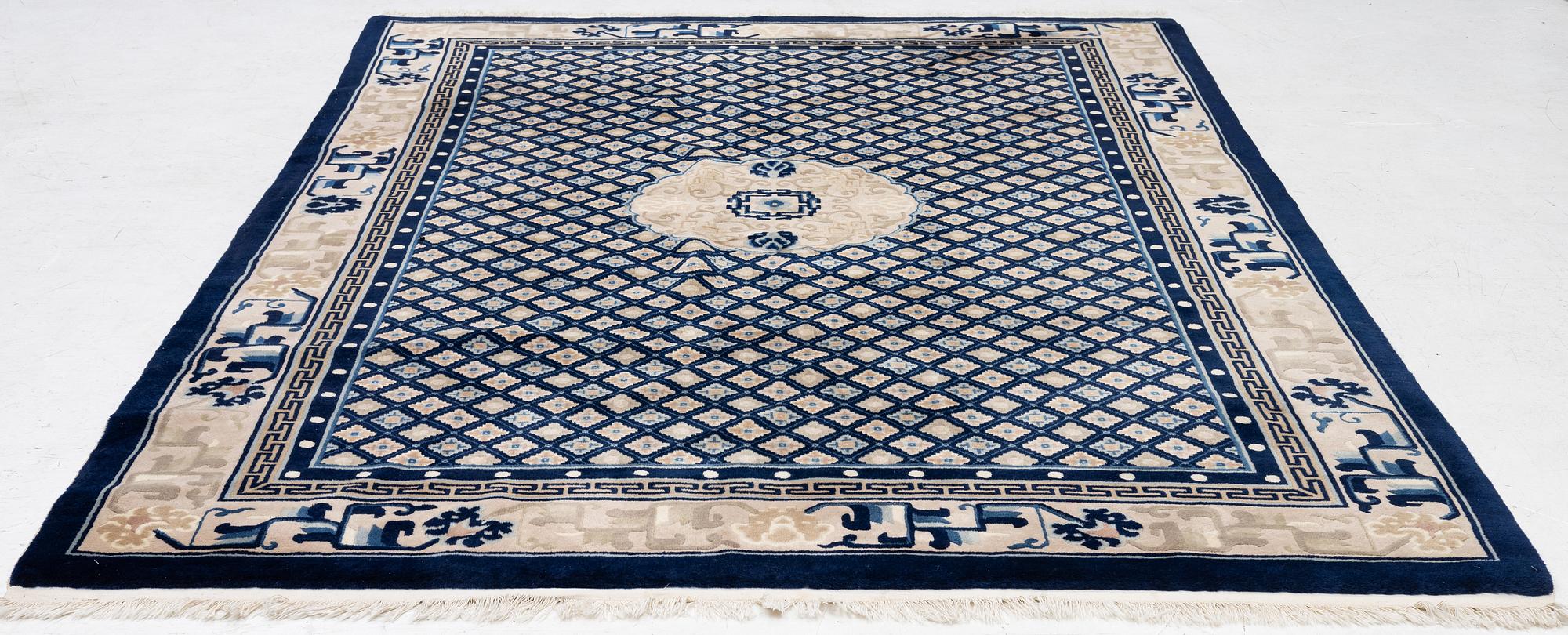 Carpet China, approx. 290 x 190 cm.
