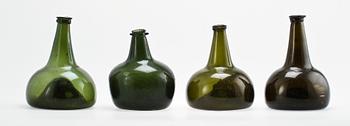FLASKOR, 4 st, glas, sekelskiftet 1700/1800-tal.