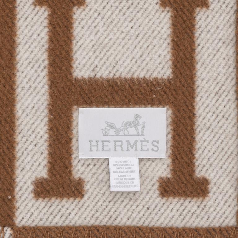 Hermès, a wool and cashmere mix 'Avalon' blanket.