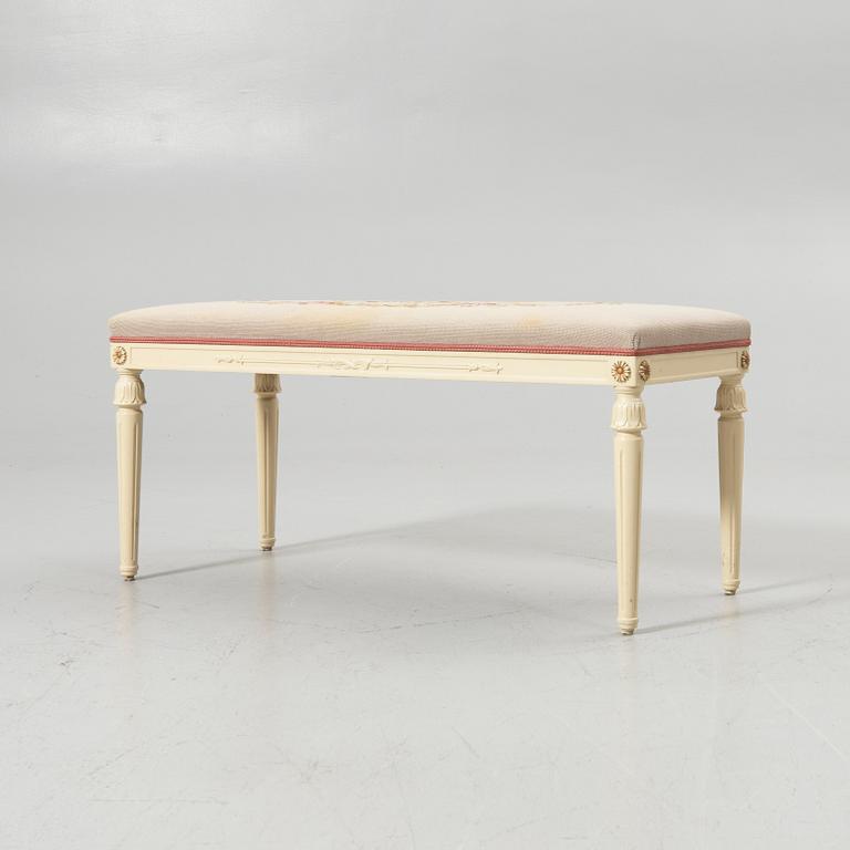Bänk, gustaviansk stil, AB Svenska Möbelfabrikerna, Bodafors, 1900-talets andra hälft.