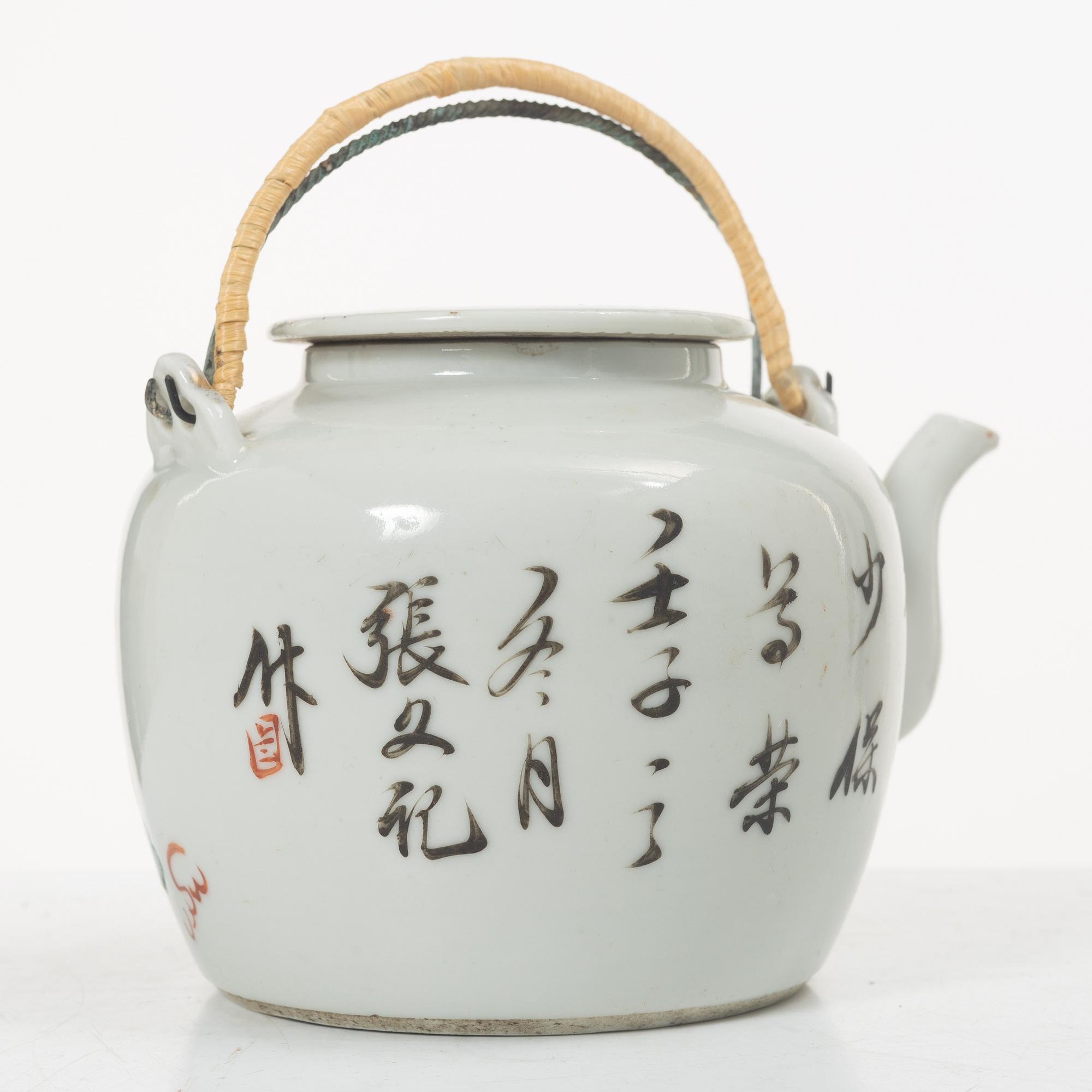 Tekanna, tallrik samt bojan, porslin, Kina, Qingdynastin, 1700-tal samt 1800-tal.