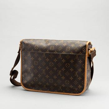 LOUIS VUITTON, messenger bag.