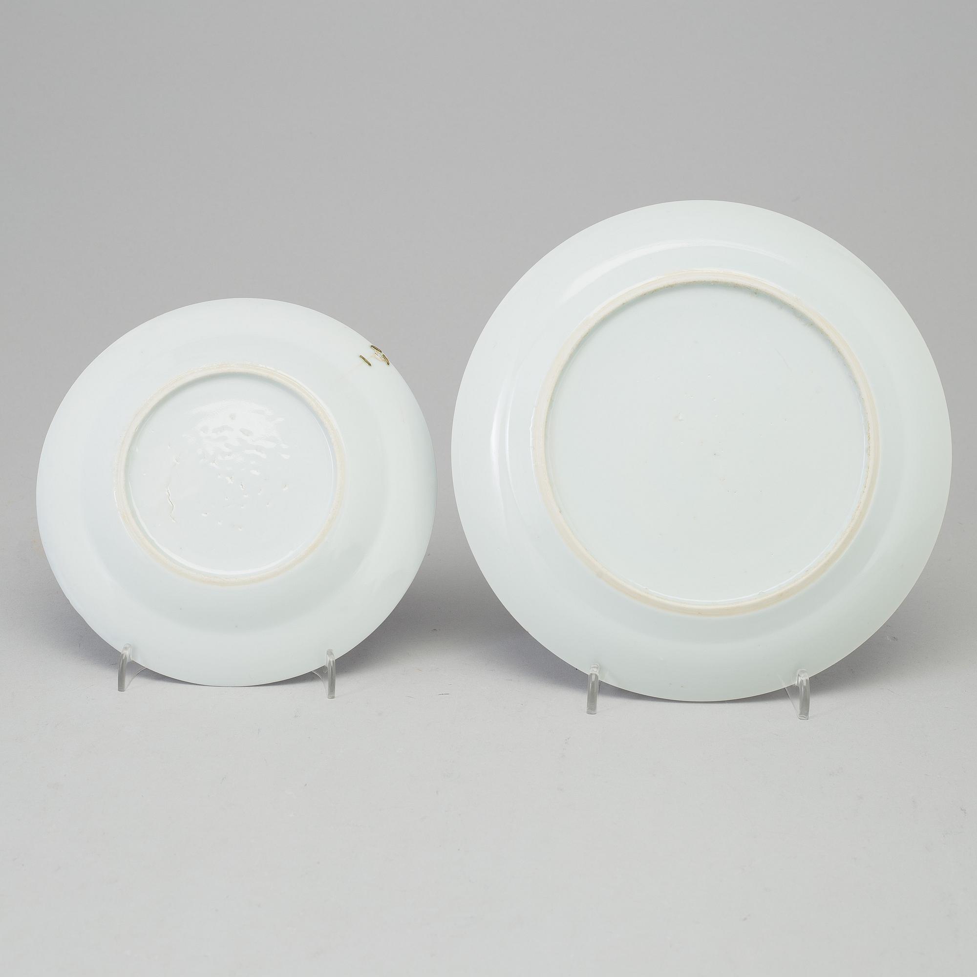 A Qianlong porcelain platter and seven 19th century dishes, Qing dynasty.