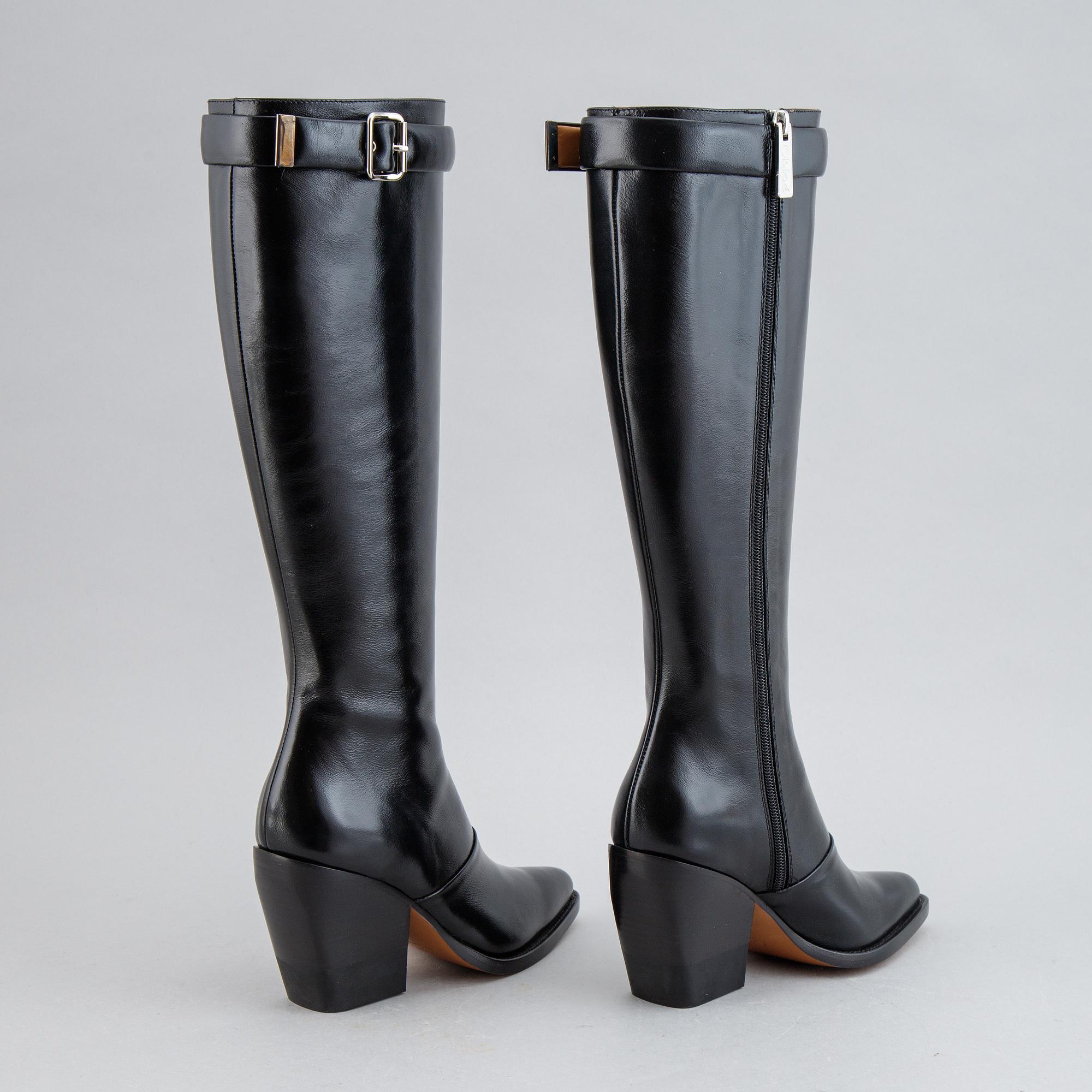 Chloé, a pair of black leather 'Serina' boots, size 36½.